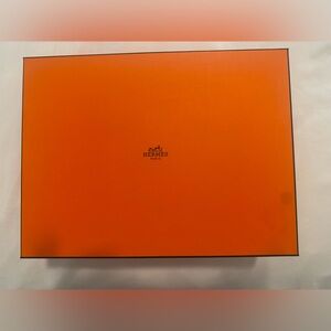 Hermes box for pair of size 7 Hermes Eze 30 sandal.
